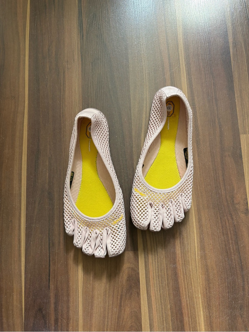 Vibram FiveFingers Mesh Toe Flats in Light Pink